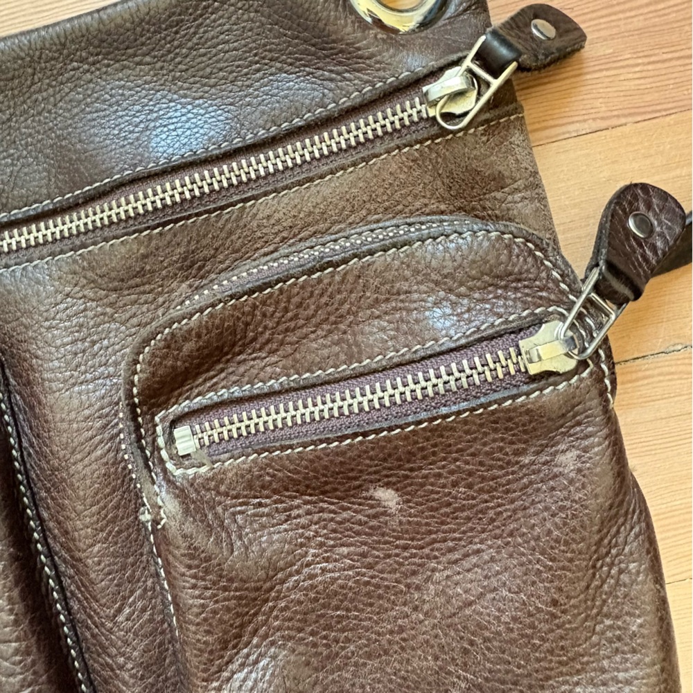 Roots Villager Brown Leather Crossbody Bag - Picture 3 of 6